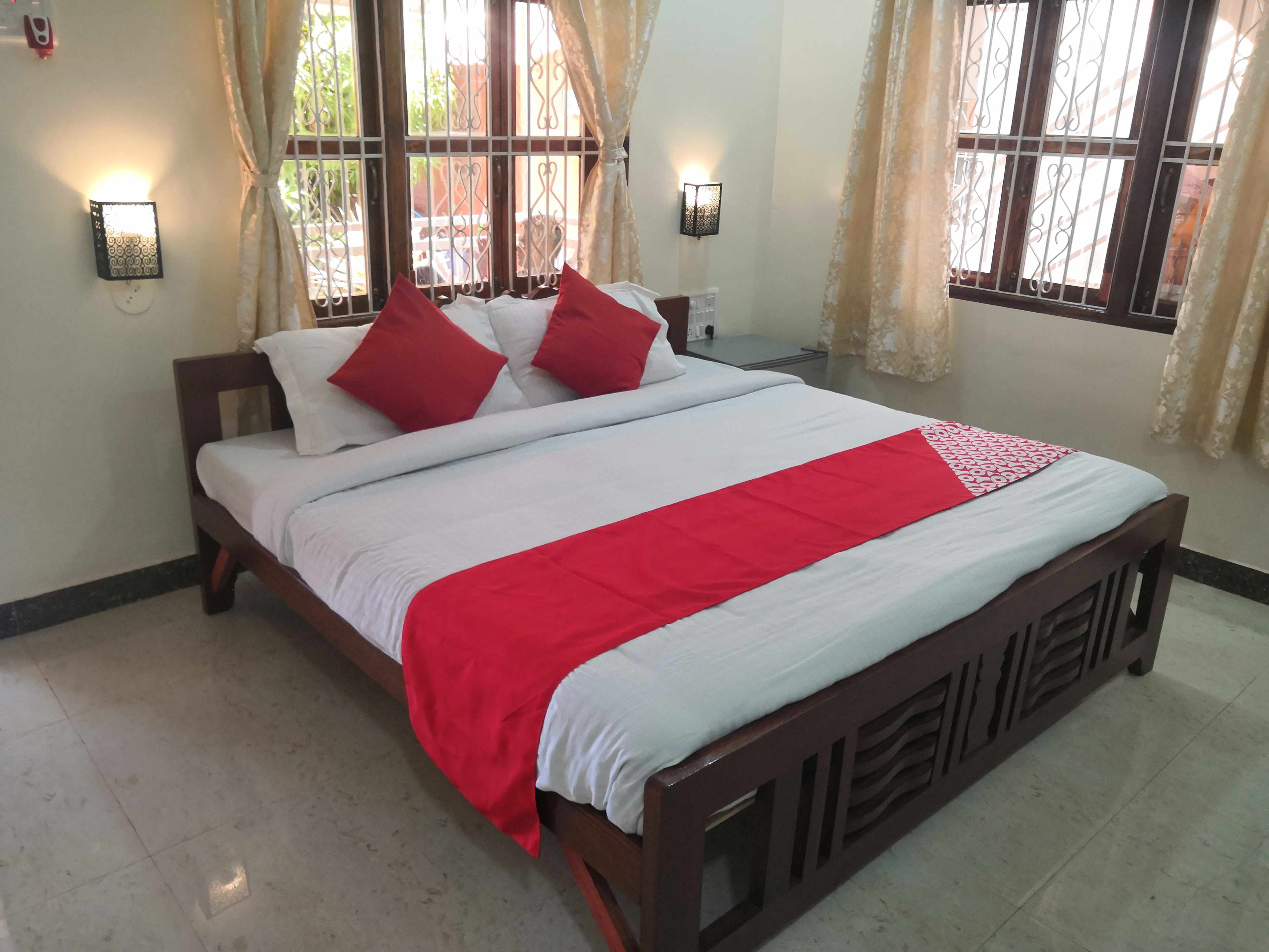 Redstone House Deluxe AC Room, Ganpatipule photo 5