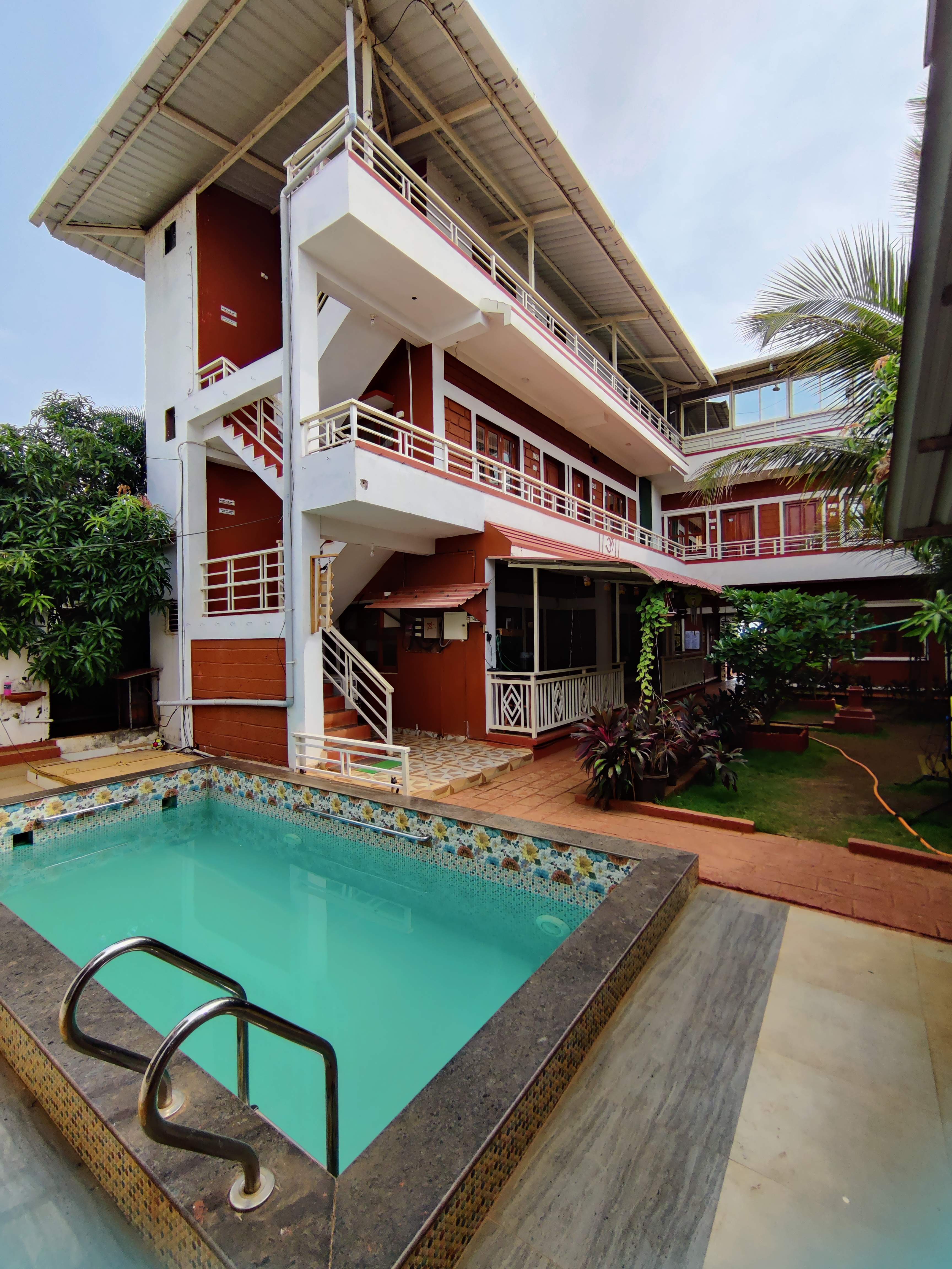 Redstone House Deluxe AC Room, Ganpatipule photo 1