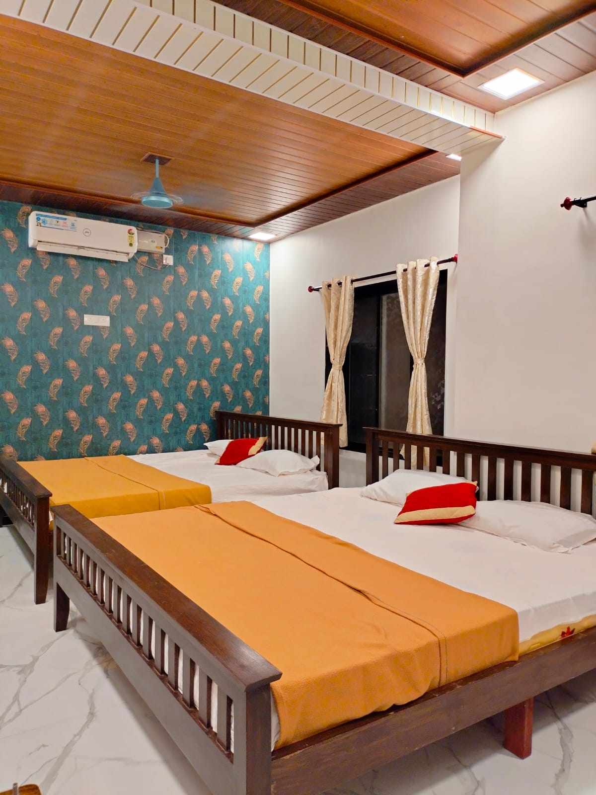 Redstone Family Super Deluxe Room, Ganpatipule photo 4